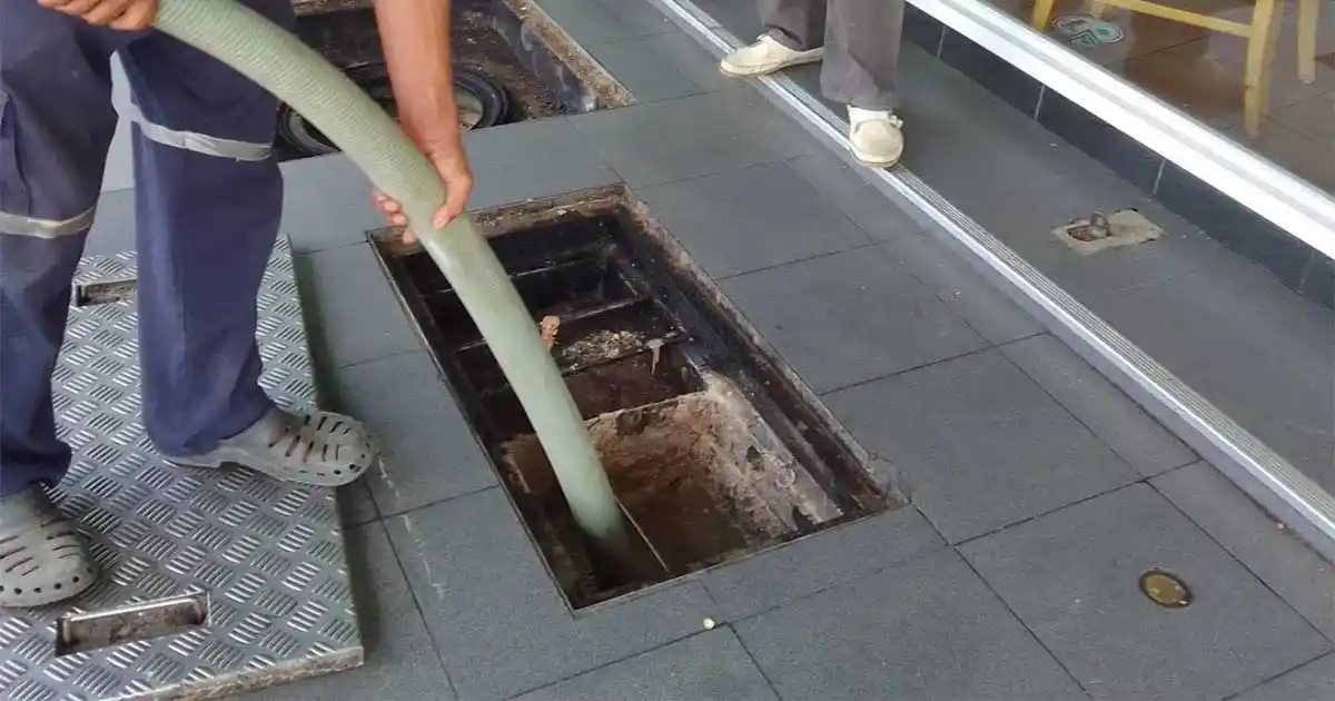 สูบบ่อดักไขมัน